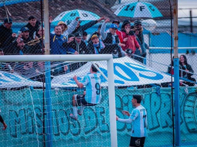 Ferro debut� con  triunfo y festej� ante su gente
